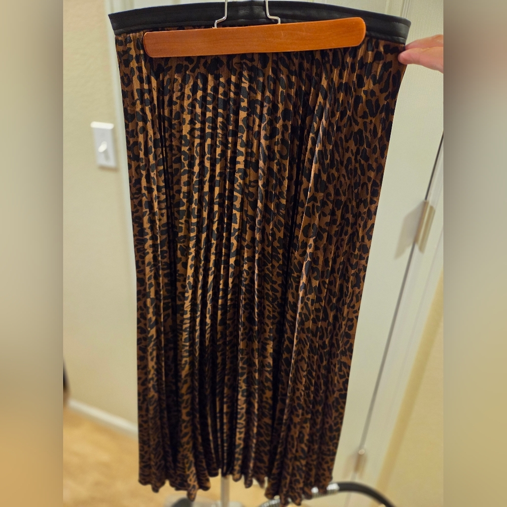 Zara Leopard Print Pleated Skirt
